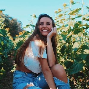 Meet your Posher, Isabel